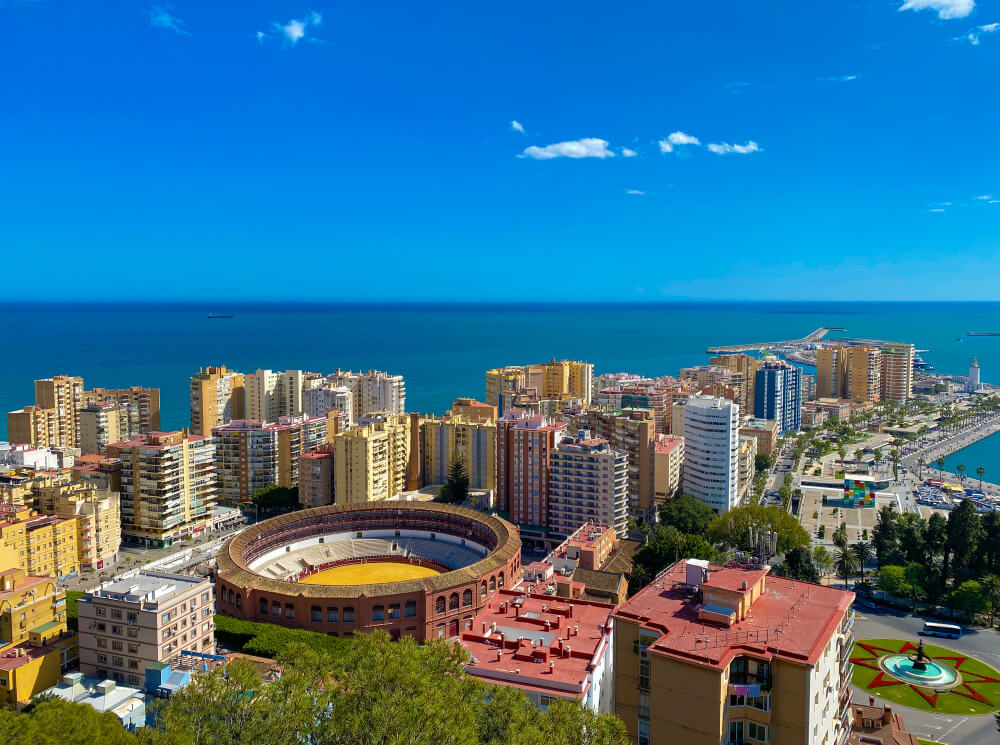 vista-ángulo-alto-ciudad-Málaga